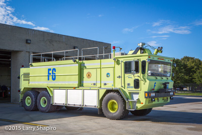 Philadelphia International Airport FD ARFF F6 Oshkosh T3000 fire trucks Larry Shapiro photographer shapirophotography.net Itasca IL FPD Engine 66 Pierce Velocity